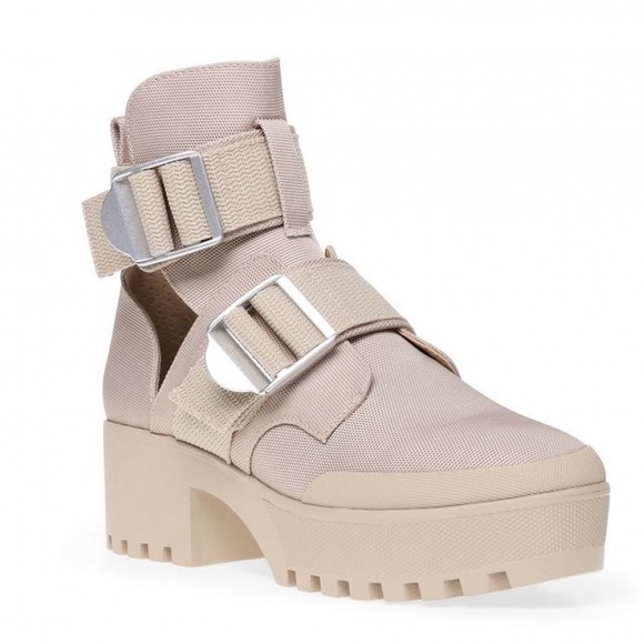 Steve Madden Shoes - NWOB • Steve Madden Graden Sand Boots • Size 9